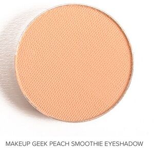 Makeup Geek Peach Smoothie Eyeshadow warm-toned medium-dark peach matte finish
